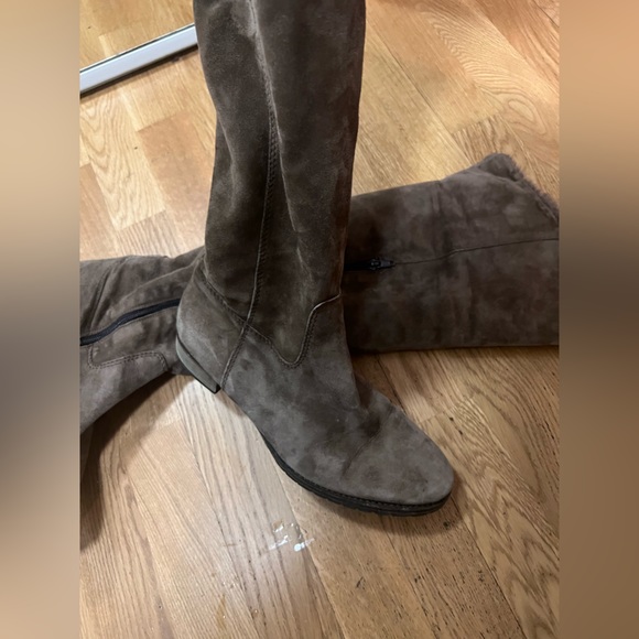 Suede up to knee boots - Picture 4 of 5